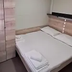 2 Bedroom Lovely In プリヴラカ
