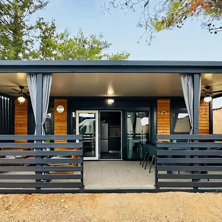 2 Bedroom Lovely In *