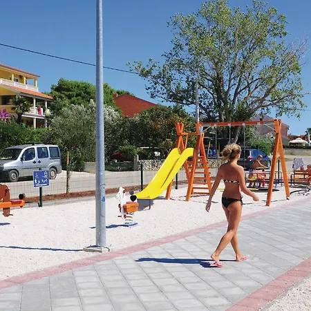 2 Bedroom Lovely In Privlaka